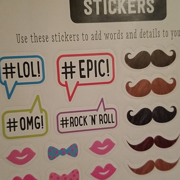 Selfie Studio with 25 Props and over 100 Stickers - Picture 9 of 10